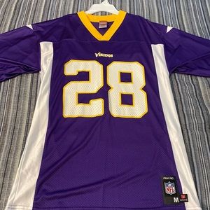 Adrian Peterson Vikings Football Jersey, Men’s size Medium, Home Jersey